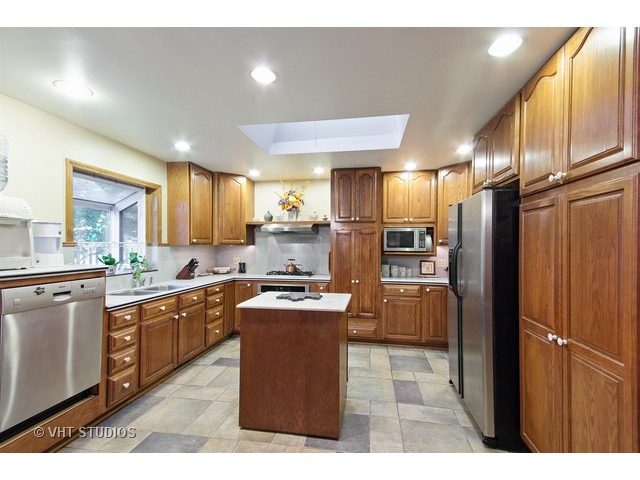 122 Tyler St, Oswego, IL 60543 photo 3