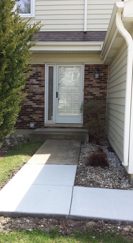 682 Claridge Cir, Hoffman Estates, IL 60169 photo 2