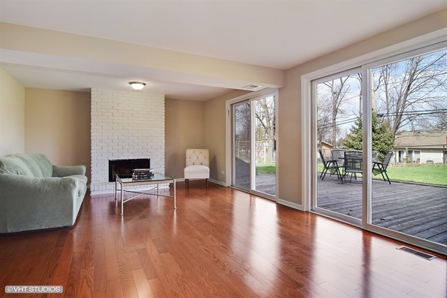 1455 Dennison Rd, Hoffman Estates, IL 60169 photo 7