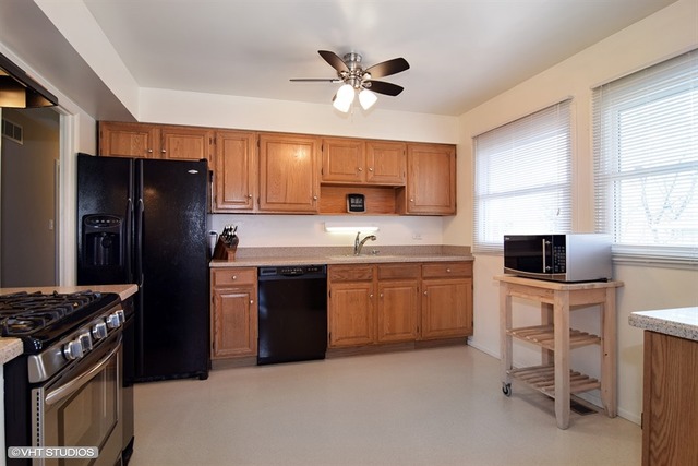 1455 Dennison Rd, Hoffman Estates, IL 60169 photo 5