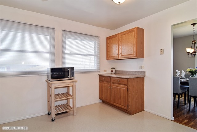1455 Dennison Rd, Hoffman Estates, IL 60169 photo 6