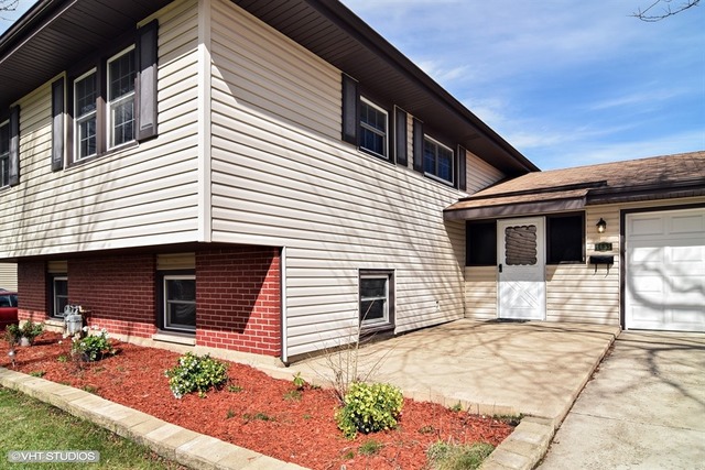 1455 Dennison Rd, Hoffman Estates, IL 60169 photo 1