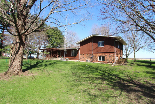 1415 N Gorham Rd, Morris, IL 60450 photo 2