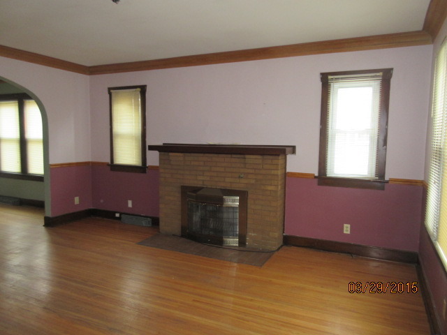 56 Lincoln Ave, Elgin, IL 60120 photo 2