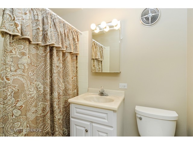 30 E Division St #15d, Chicago, IL 60610 photo 8