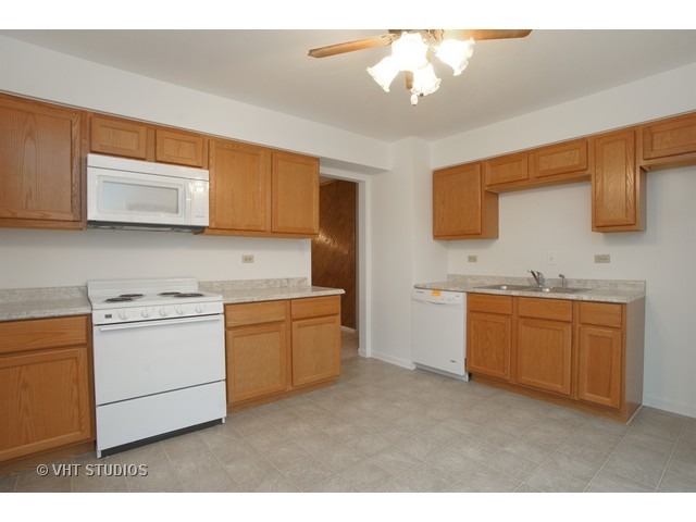 820 Norman Dr, Hoffman Estates, IL 60192 photo 4