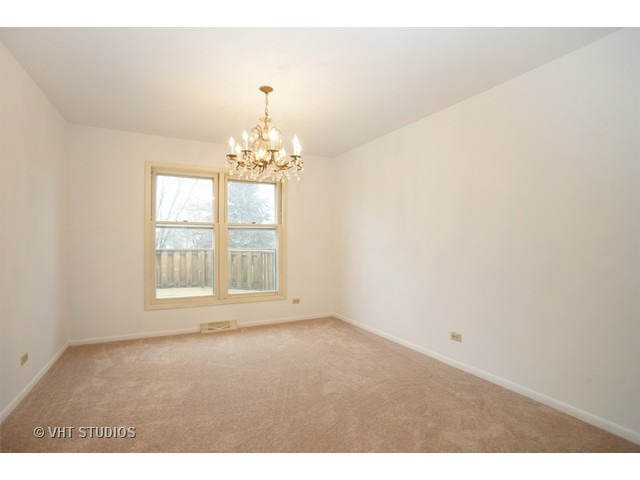 820 Norman Dr, Hoffman Estates, IL 60192 photo 5