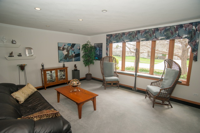 1216 Waltham Ln, Bartlett, IL 60103 photo 3