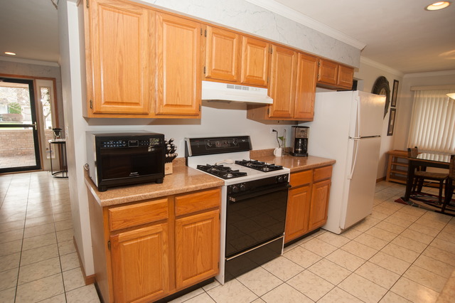 1216 Waltham Ln, Bartlett, IL 60103 photo 8