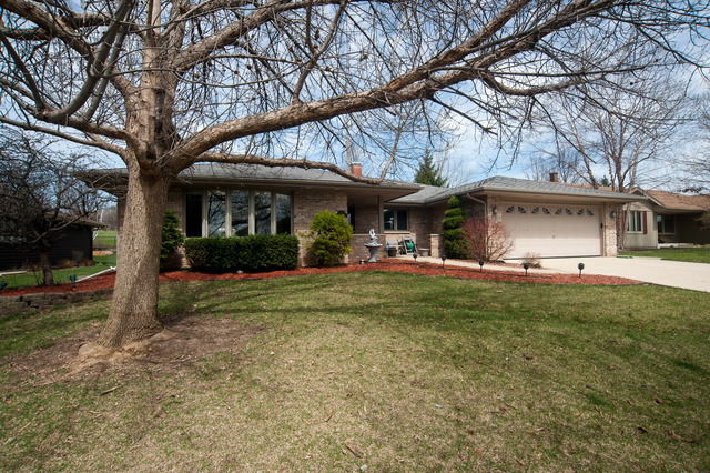 1216 Waltham Ln, Bartlett, IL 60103 photo 1