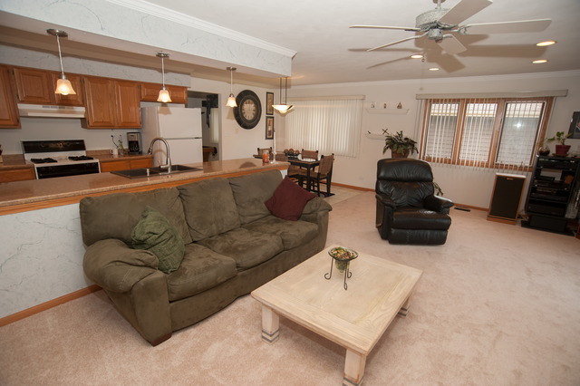 1216 Waltham Ln, Bartlett, IL 60103 photo 13