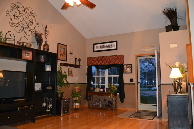 2108 Wynham Lakes Ct, Plainfield, IL 60586 photo 2