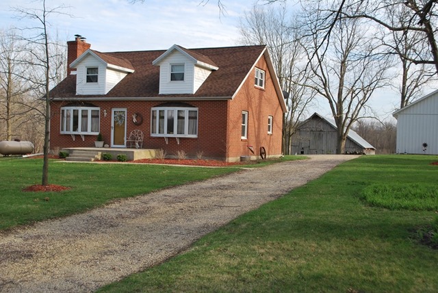 4255 E Flagg Rd, Ashton, IL 61006 photo 2