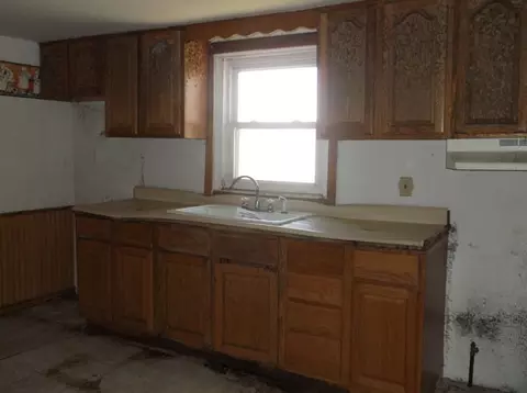 114 S St Paul St, Mark, IL 61340 photo 3