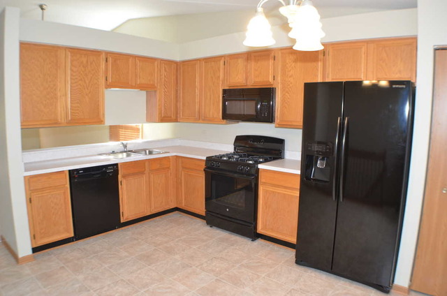 2441 Fox Dr, Aurora, IL 60506 photo 3