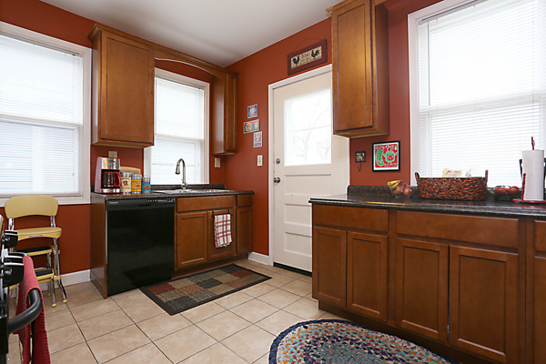 421 Spruce St, Aurora, IL 60506 photo 9