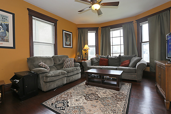 421 Spruce St, Aurora, IL 60506 photo 3