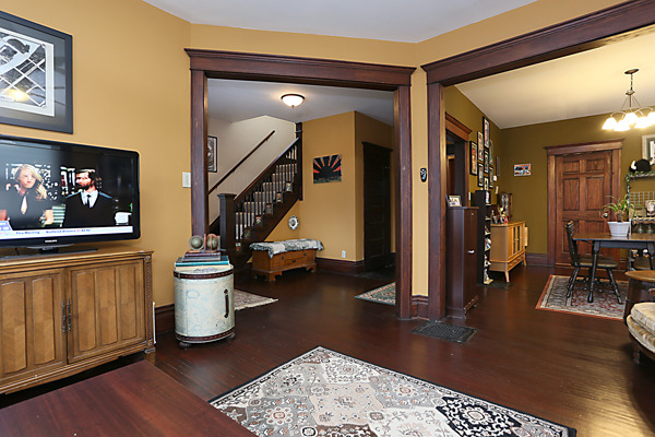 421 Spruce St, Aurora, IL 60506 photo 4