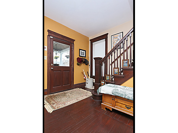 421 Spruce St, Aurora, IL 60506 photo 2