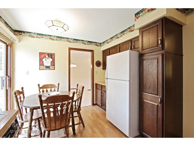 455 Ardmore Rd, Des Plaines, IL 60016 photo 5