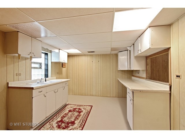 455 Ardmore Rd, Des Plaines, IL 60016 photo 8