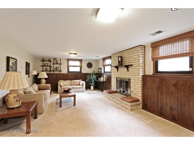 455 Ardmore Rd, Des Plaines, IL 60016 photo 6