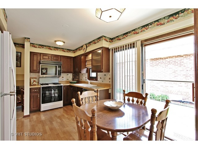 455 Ardmore Rd, Des Plaines, IL 60016 photo 4