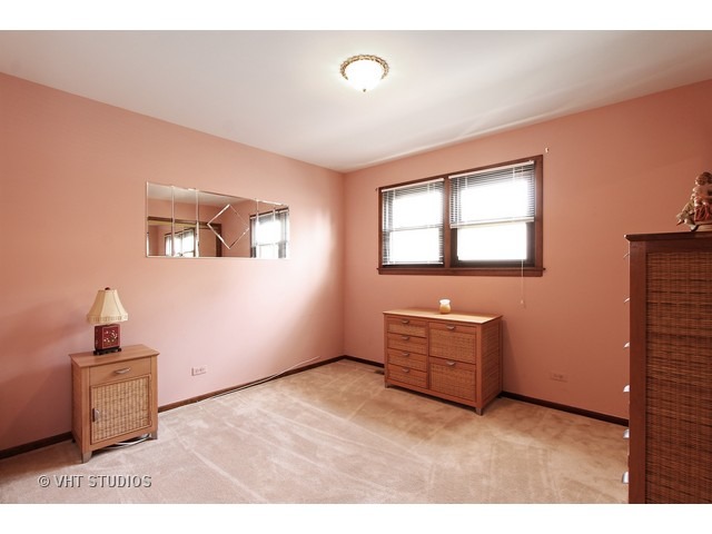 455 Ardmore Rd, Des Plaines, IL 60016 photo 11