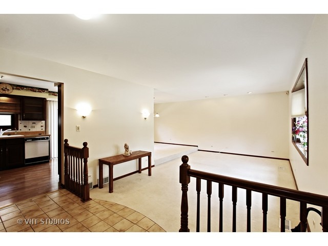 455 Ardmore Rd, Des Plaines, IL 60016 photo 2