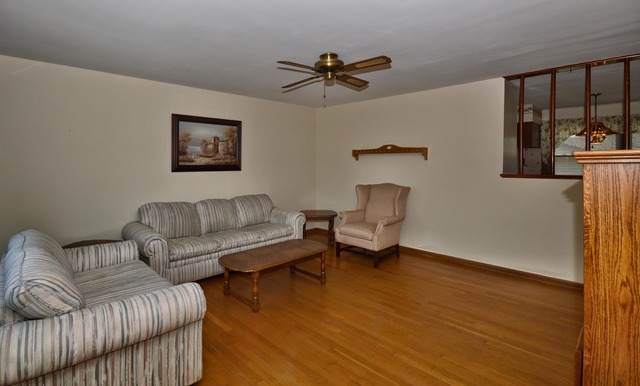 8712 Cranbrook Ln, Bridgeview, IL 60455 photo 3