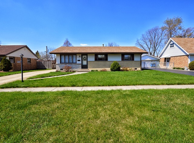 8712 Cranbrook Ln, Bridgeview, IL 60455 photo 2