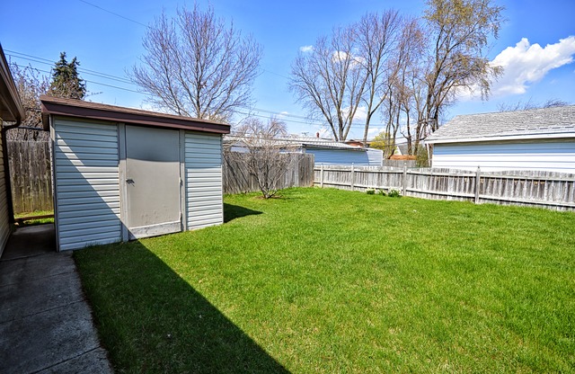 8712 Cranbrook Ln, Bridgeview, IL 60455 photo 19