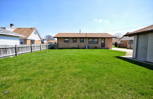 8712 Cranbrook Ln, Bridgeview, IL 60455 photo 21