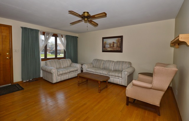 8712 Cranbrook Ln, Bridgeview, IL 60455 photo 5