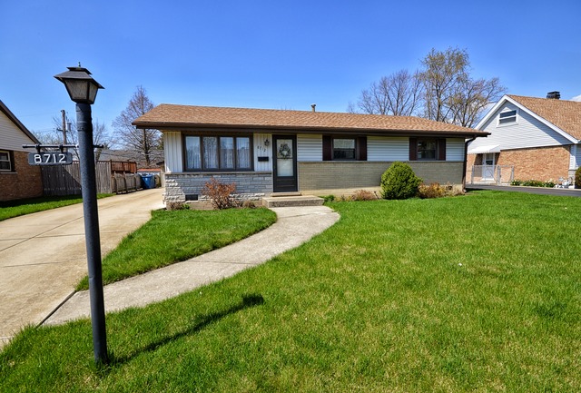 8712 Cranbrook Ln, Bridgeview, IL 60455 photo 1