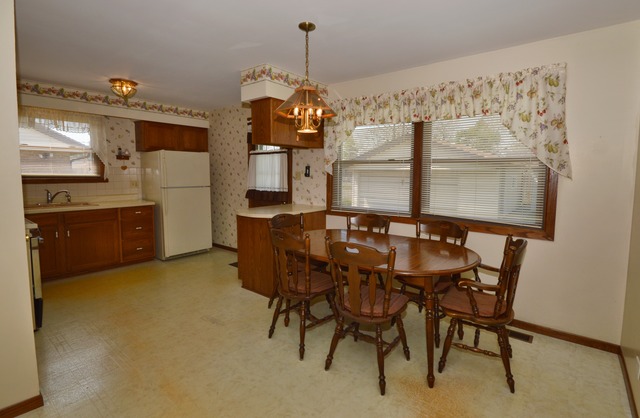 8712 Cranbrook Ln, Bridgeview, IL 60455 photo 8
