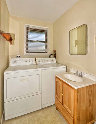 8712 Cranbrook Ln, Bridgeview, IL 60455 photo 12