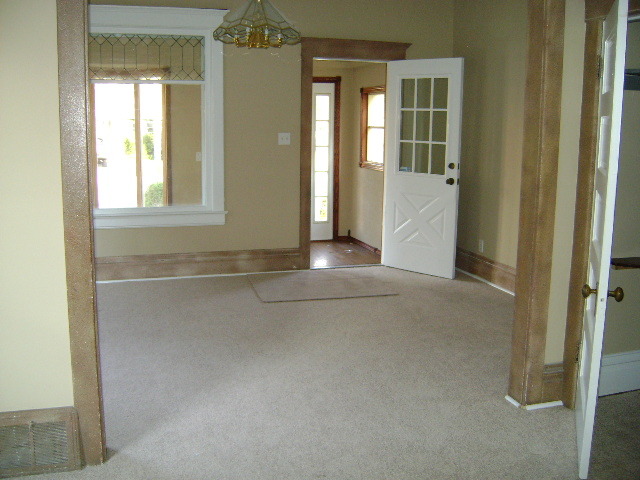 451 Jackson St, Aurora, IL 60505 photo 2