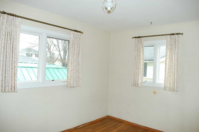 560 Newark Ln, Hoffman Estates, IL 60169 photo 12