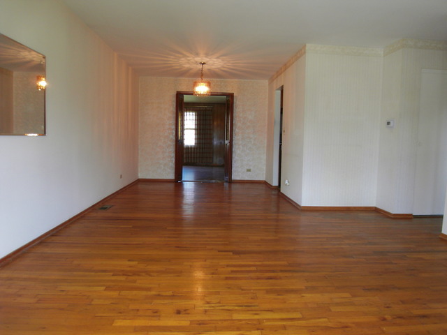 560 Newark Ln, Hoffman Estates, IL 60169 photo 4