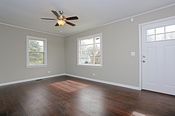 703 E Lee St, Plano, IL 60545 photo 2