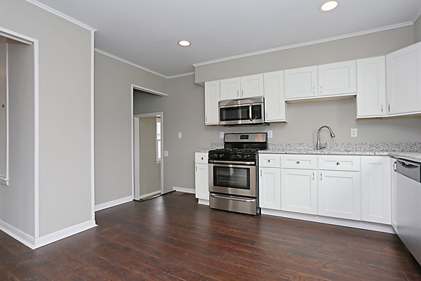 703 E Lee St, Plano, IL 60545 photo 8