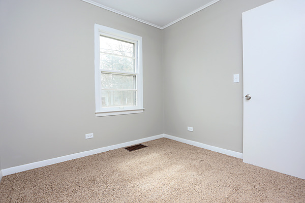 703 E Lee St, Plano, IL 60545 photo 9