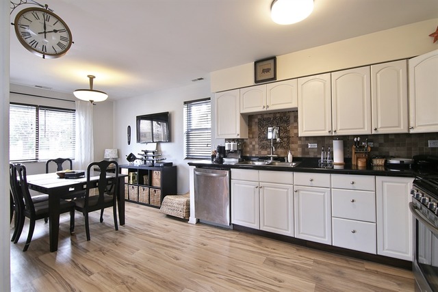 84 W Strong St, Wheeling, IL 60090 photo 2