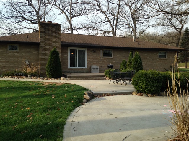 22 Tip Ave, Oglesby, IL 61348 photo 2