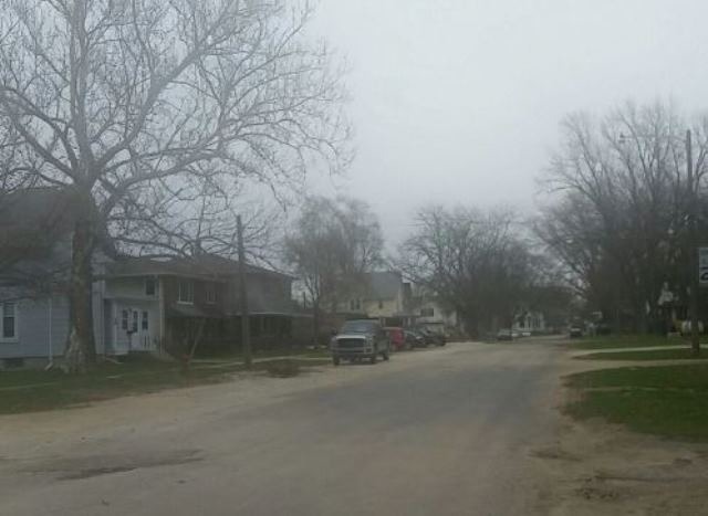 323 Jackson St, Genoa, IL 60135 photo 3