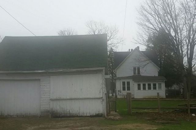 323 Jackson St, Genoa, IL 60135 photo 2