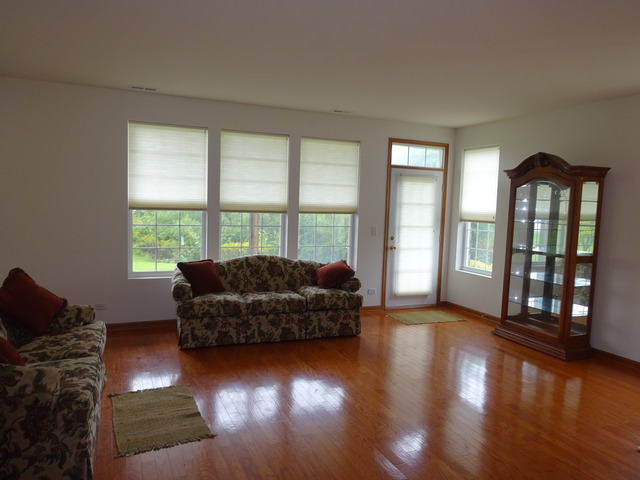 17 Millbrook Ct, Algonquin, IL 60102 photo 2
