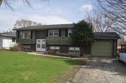 1210 Comet Dr, Aurora, IL 60505 photo 1