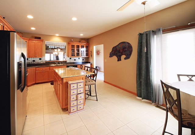 1205 Heritage Dr, Morris, IL 60450 photo 4